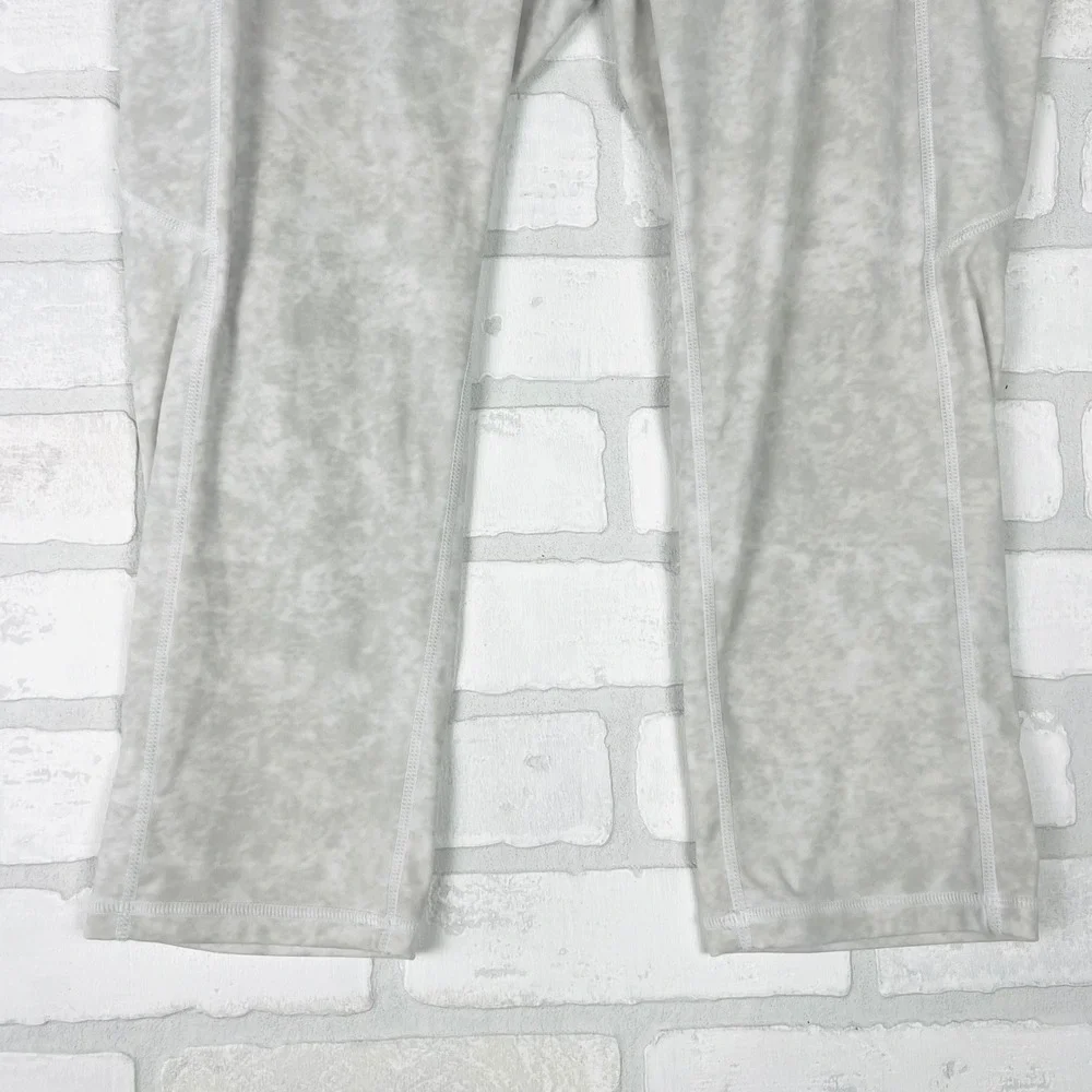 Athletic High Rise Cropped Leggings Grey White Marble Print‎ with Pockets